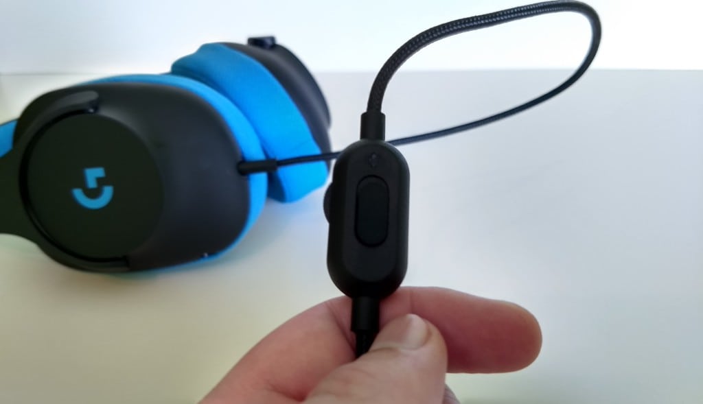 Logitech G233 Prodigy ovládač a kábel