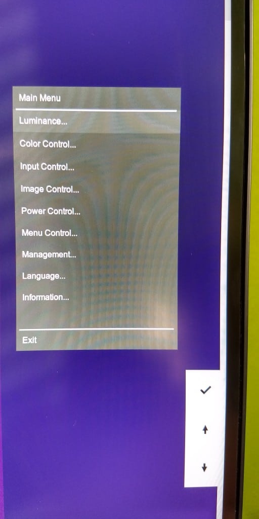 Takýto monitor by si zaslúžil lepšie spracované menu.