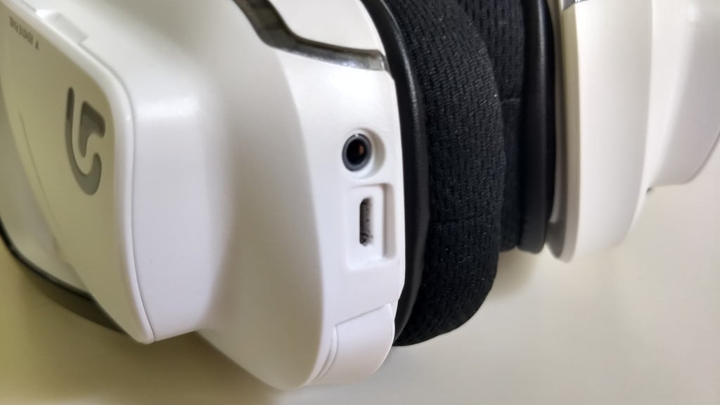 Logitech G933 konektor jack a micro USB