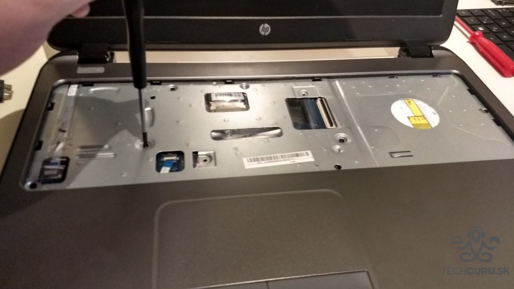 Výmena HDD za SSD rozoberanie HP 250 G3 klávesnica