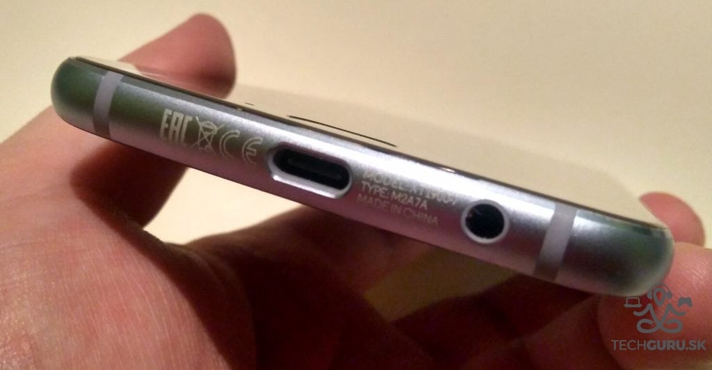 Lenovo Moto X4 spodná časť