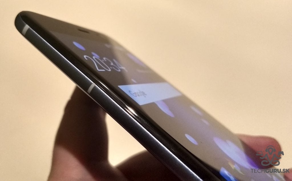 HTC U11 zaoblené hrany