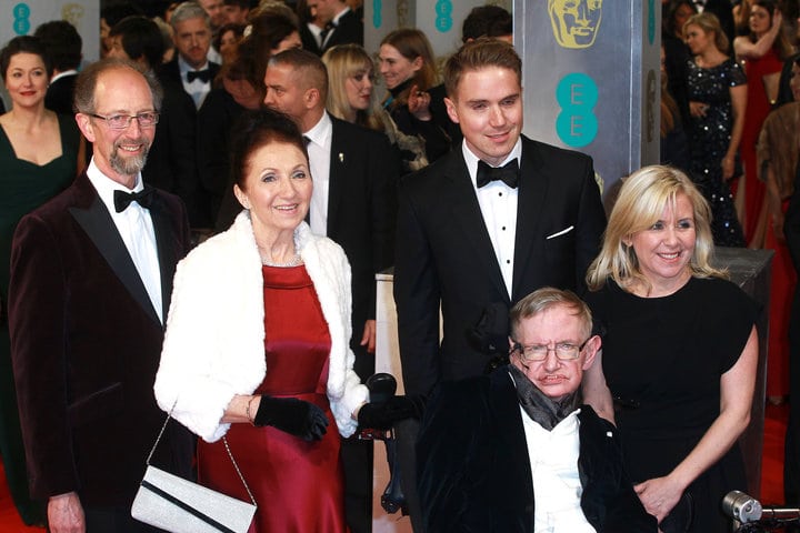 Dnes zomrel Stephen Hawking - rodina