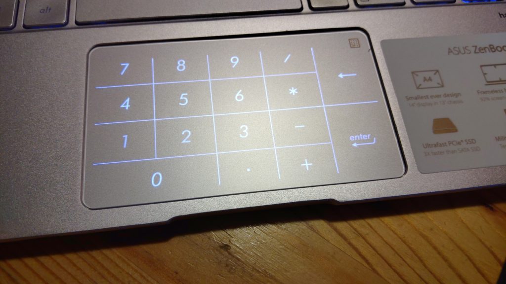 Asus ZenBook 14 recenzia numpad 01