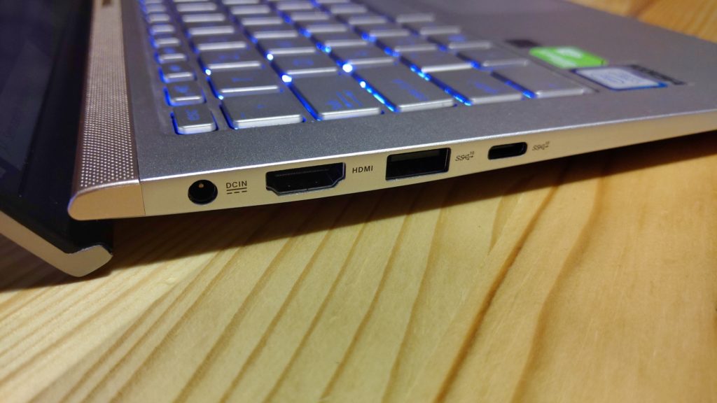 Asus ZenBook 14 porty