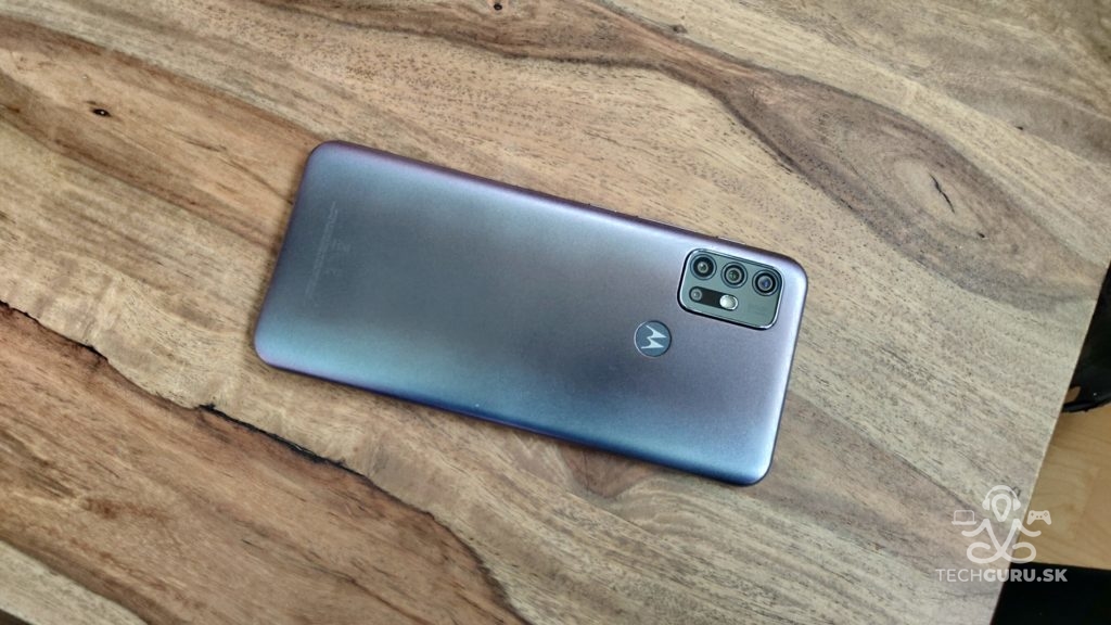moto g30: unikátny 90 Hz displej, 64 MPx foťák a perleťové telo