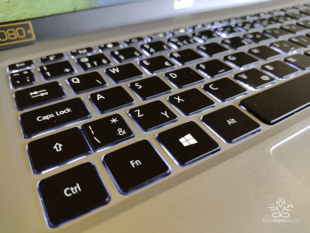 Acer Swift 1 - klÃ¡vesnica zblÃ­zka