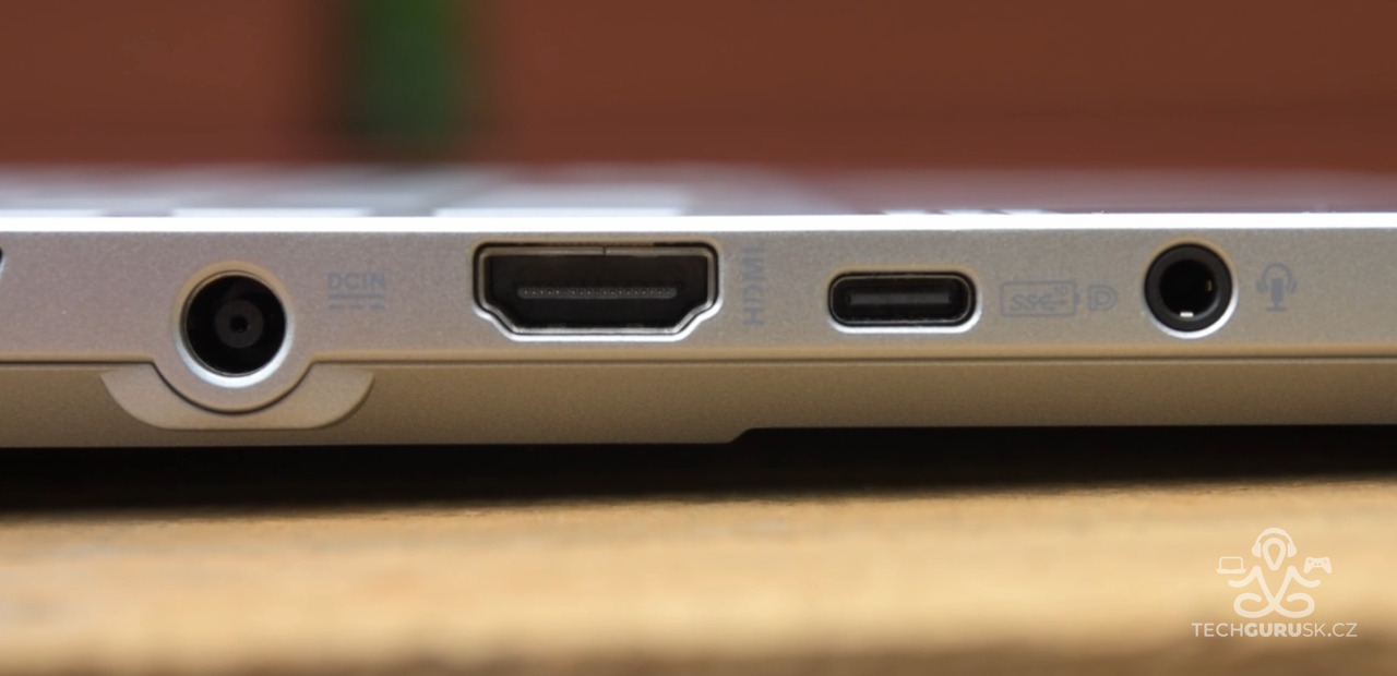 ROG Zephyrus G14 porty 1
