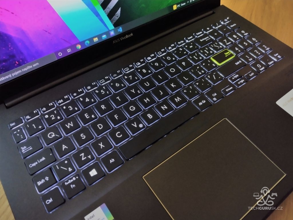 ASUS VivoBook 15 OLED - klavesnica