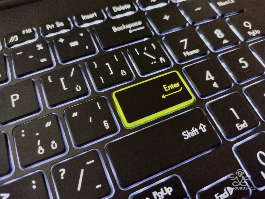 ASUS VivoBook 15 OLED - klavesnica