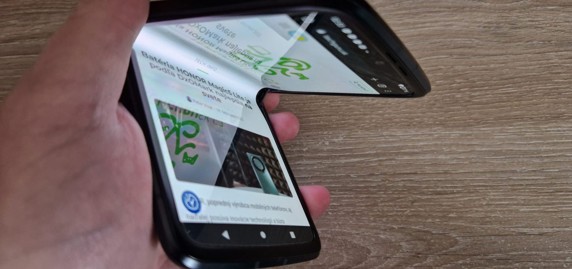 TEST: Motorola Razr 2022. VyklÃ¡paÄka s ohybnÃ½m 144 Hz displejom