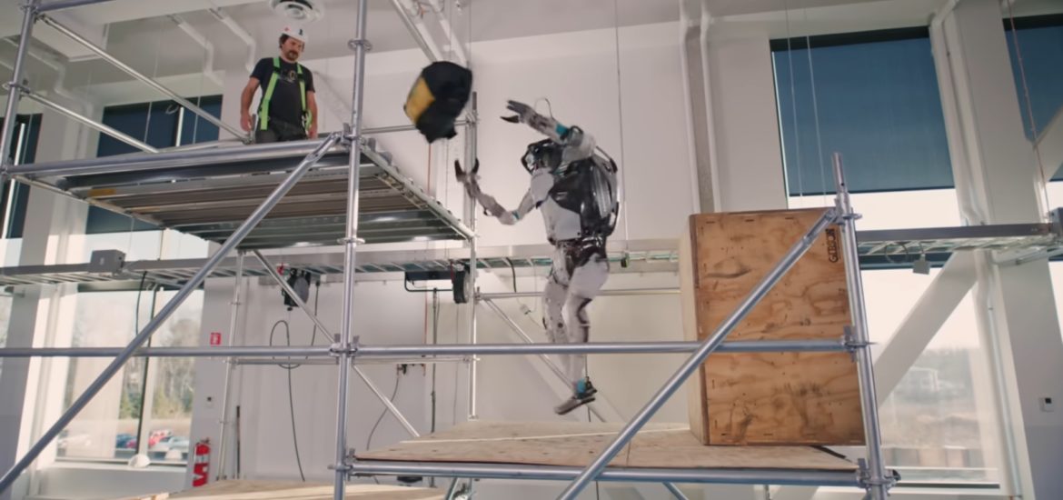 VIDEO: Robot Atlas uÅ¾ mÃ´Å¾e pomÃ¡haÅ¥ na stavbe