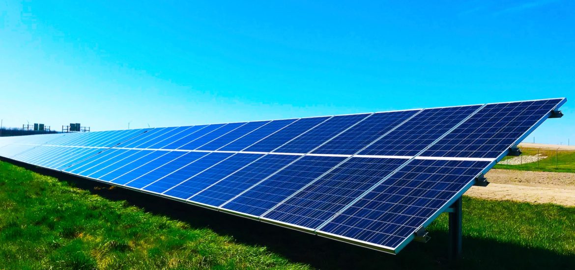 ÄŒeskÃ¡ firma musela vypnÃºÅ¥ solÃ¡rne elektrÃ¡rne. Produkovali priveÄ¾a elektriny