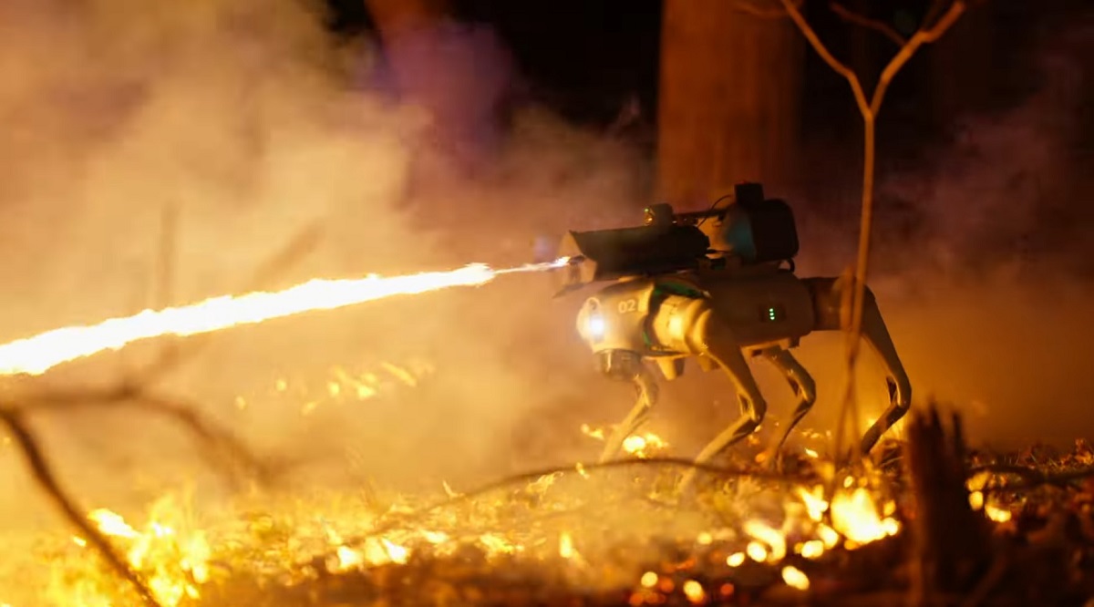 Thermonator je robotickÃ½ pes s plameÅˆometom. No nie je roztomilÃ½?