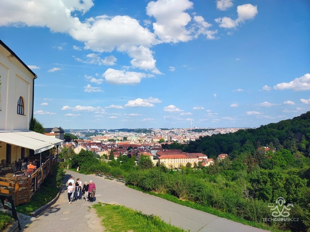 TEST: Motorola moto edge 50 Pro. DynamickÃ½ dizajn, vÃ½bornÃ½ foÅ¥Ã¡k a bleskovÃ© nabÃ­janie