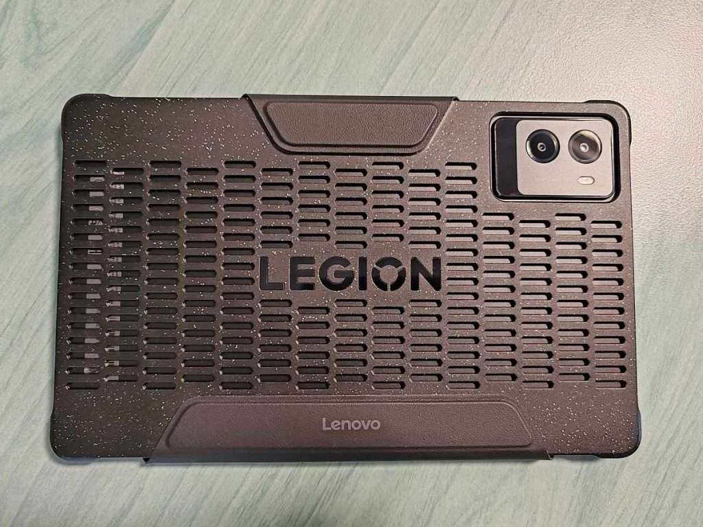 Legion Tab Gen 3 v ochrannom obale.