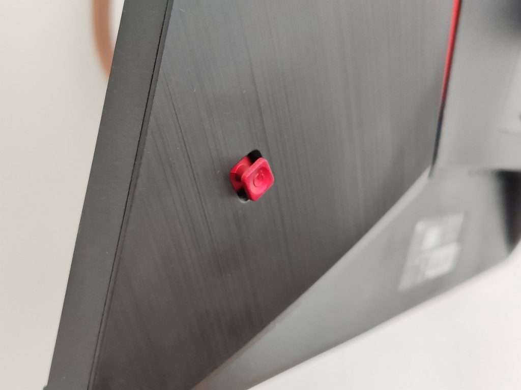 AOC AGON AG275QZN rozbúši srdce hráča.