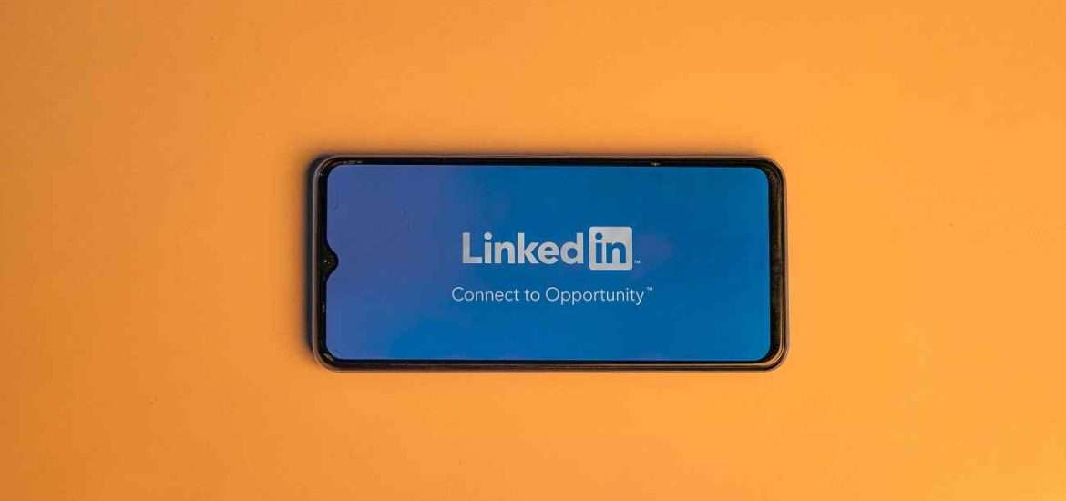 Šéf LinkedIn priznal fiasko. Ich AI nástroj nikto nechce