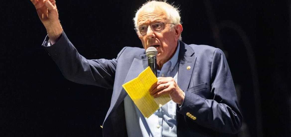 Americký senátor Bernie Sanders žiada 4-dňový pracovný týždeň. Tvrdí, že AI ľuďom berie čas, nie prácu