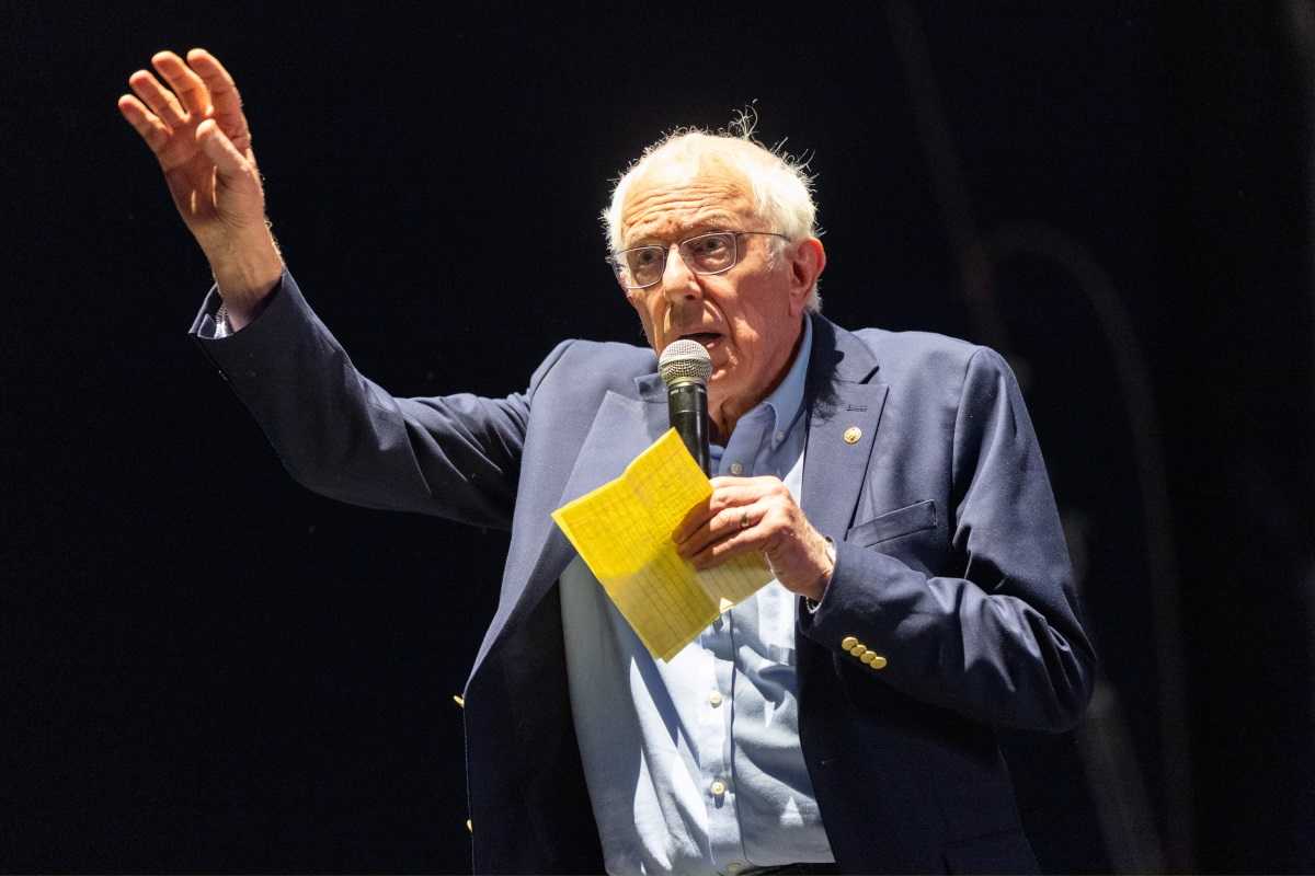 Americký senátor Bernie Sanders žiada 4-dňový pracovný týždeň. Tvrdí, že AI ľuďom berie čas, nie prácu