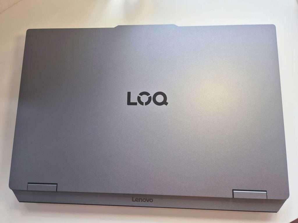 RECENZIA: Notebook Lenovo LOQ 17 má obrovský displej, procesor i5 a RTX5050. Ako mu to ide v hrách?