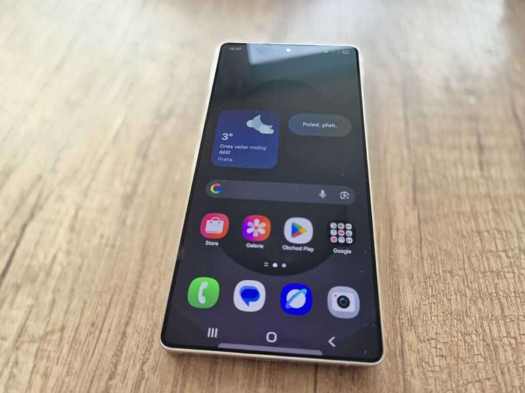 Samsung Galaxy S25 recenze.